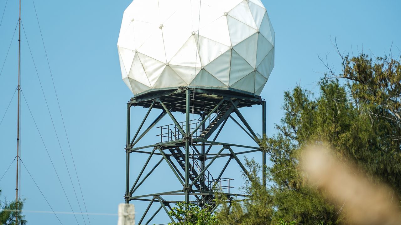 Kubbe şeklinde radar istasyonu