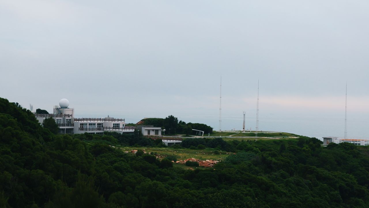 Uzakta bir radar istasyonu
